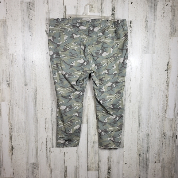 Royalty for me camo distressed raw hem jeans plus size 3X - Picture 5 of 12